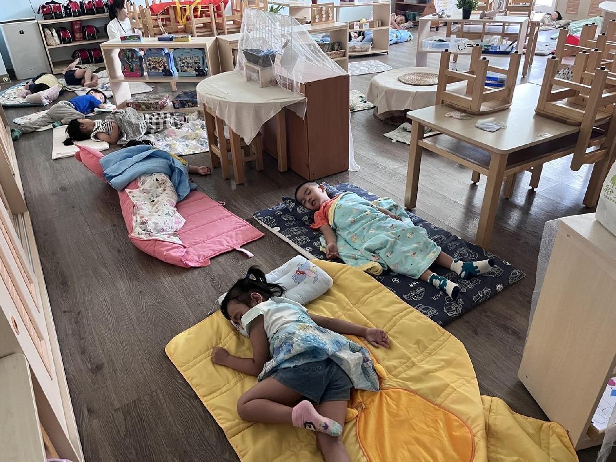 溫暖班 進行一整天活動後，溫暖班的寶貝都超級累的也很充實，大家鋪好棉被就乖乖睡著了！