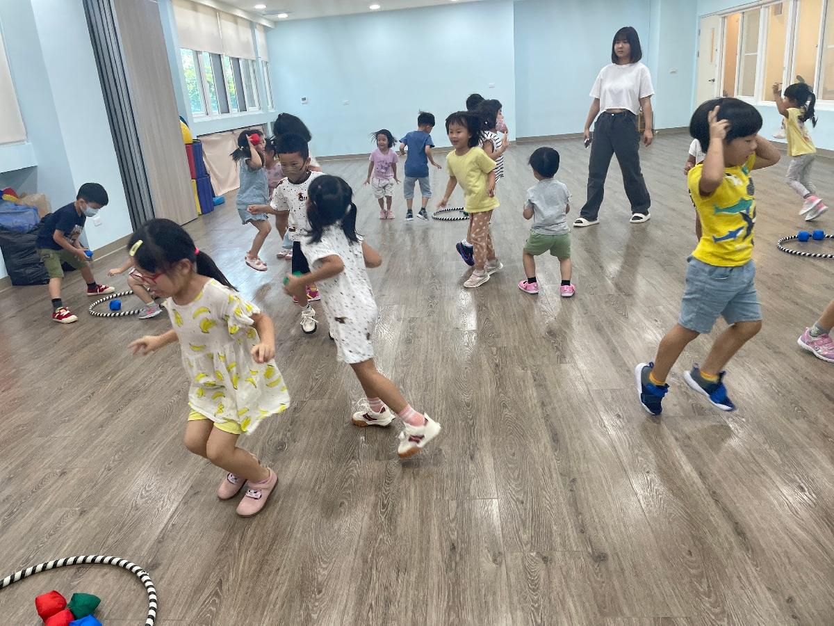 親愛班大肌肉活動-小兔子跳跳