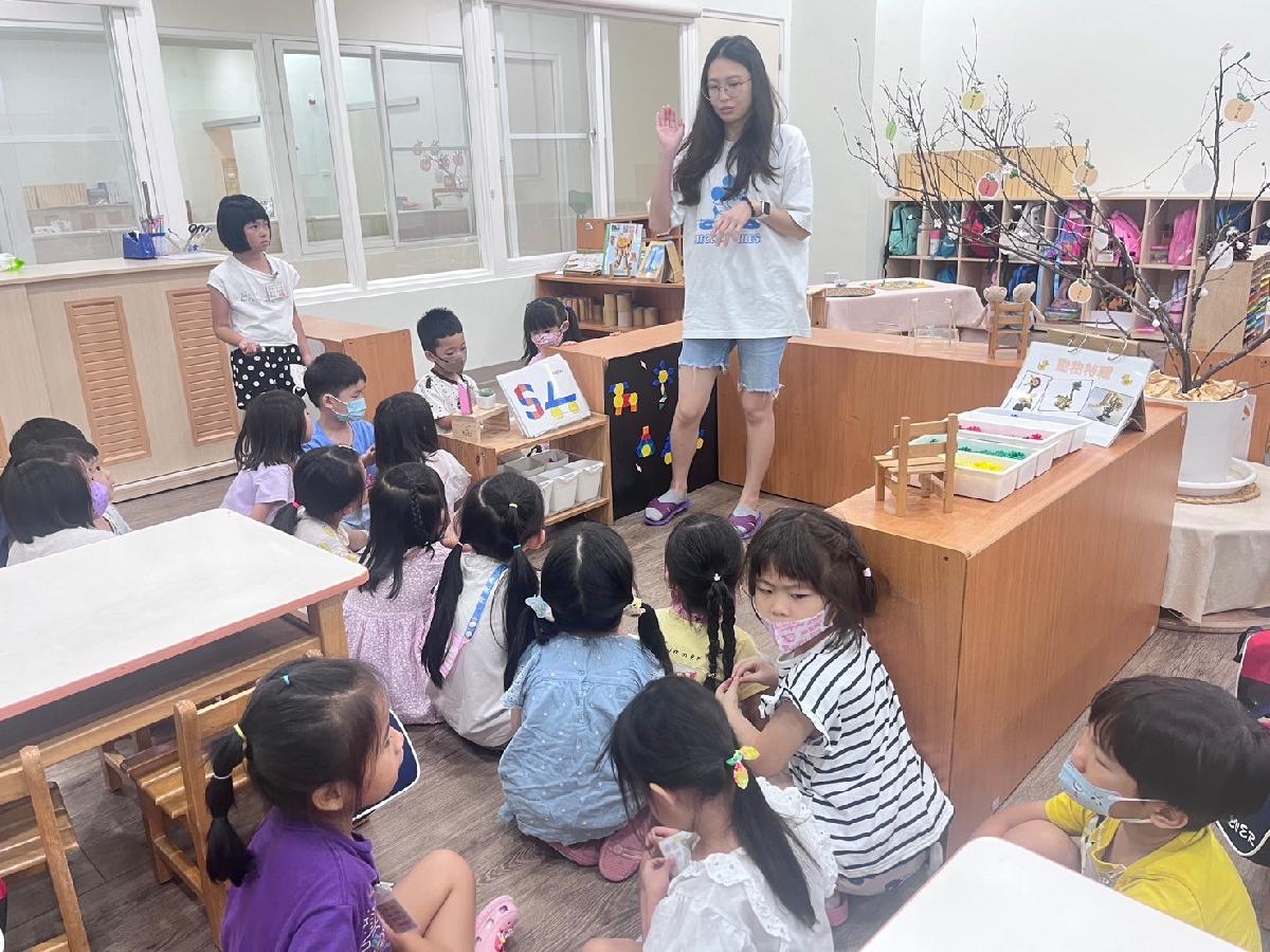 親愛班介紹組合建構區玩法與規則