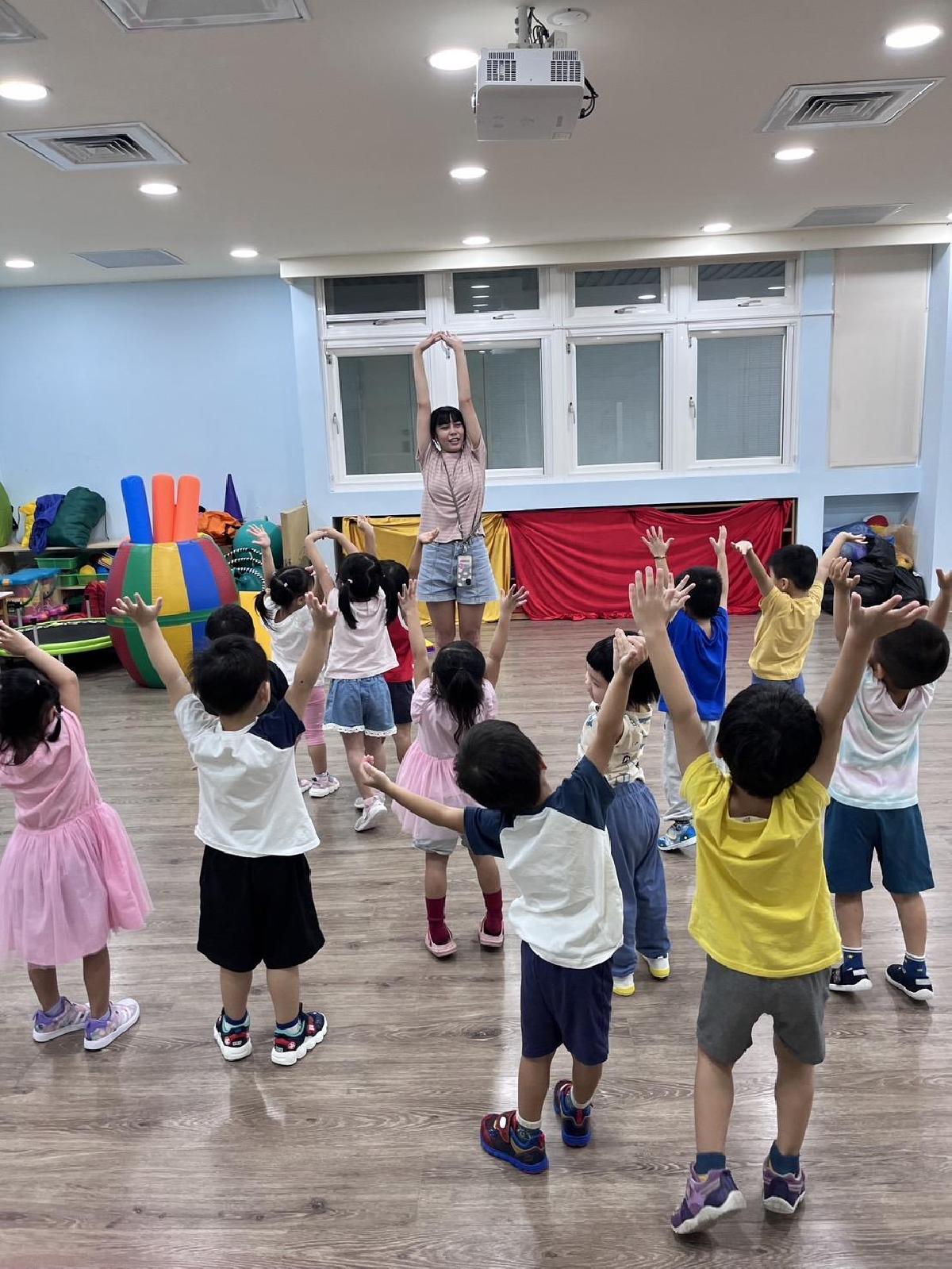 溫暖班4.全班運動前一起暖暖身體！