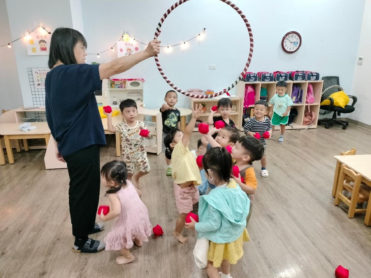 用力投出去!我們一起投小布球