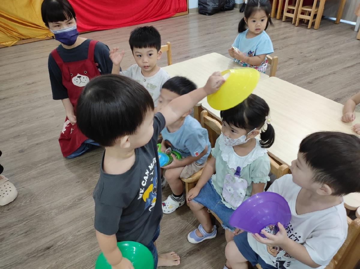 猜猜我是誰，找出照片裡的小朋友在哪裡~