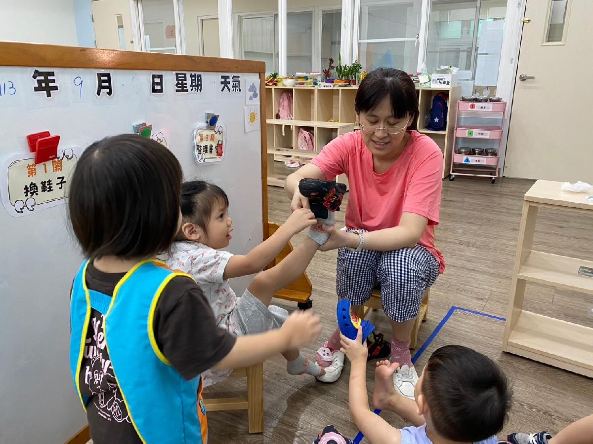 討論鞋子的穿法，是要張大鞋口~哇