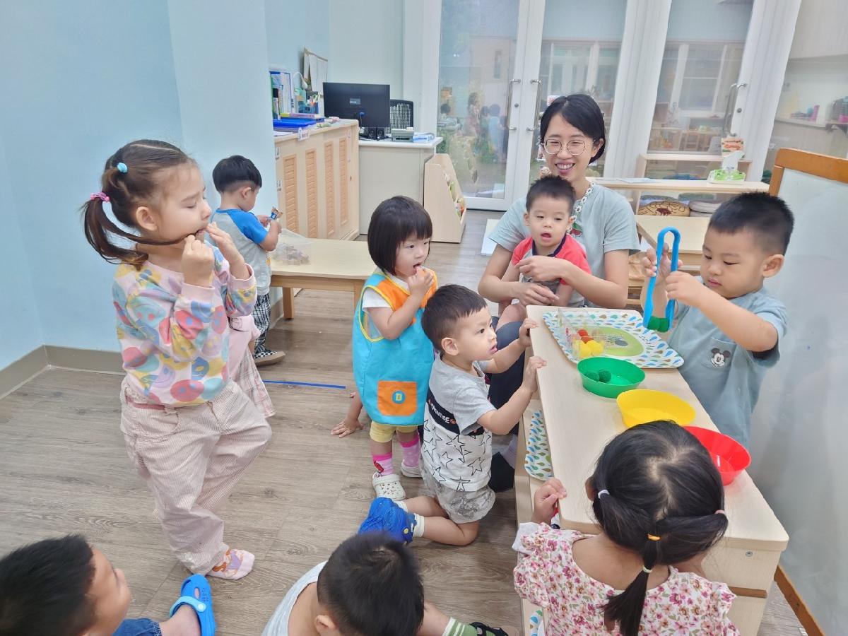 介紹生活自理區，我會夾顏色球~