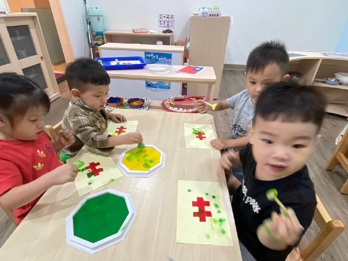 我們一起蓋印煙火畫，慶祝雙十國慶日