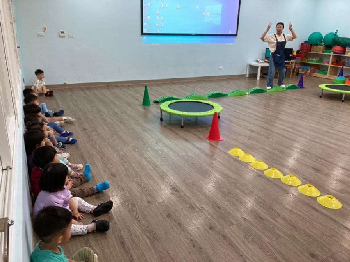 我會專心聆聽老師的示範並安全的玩~