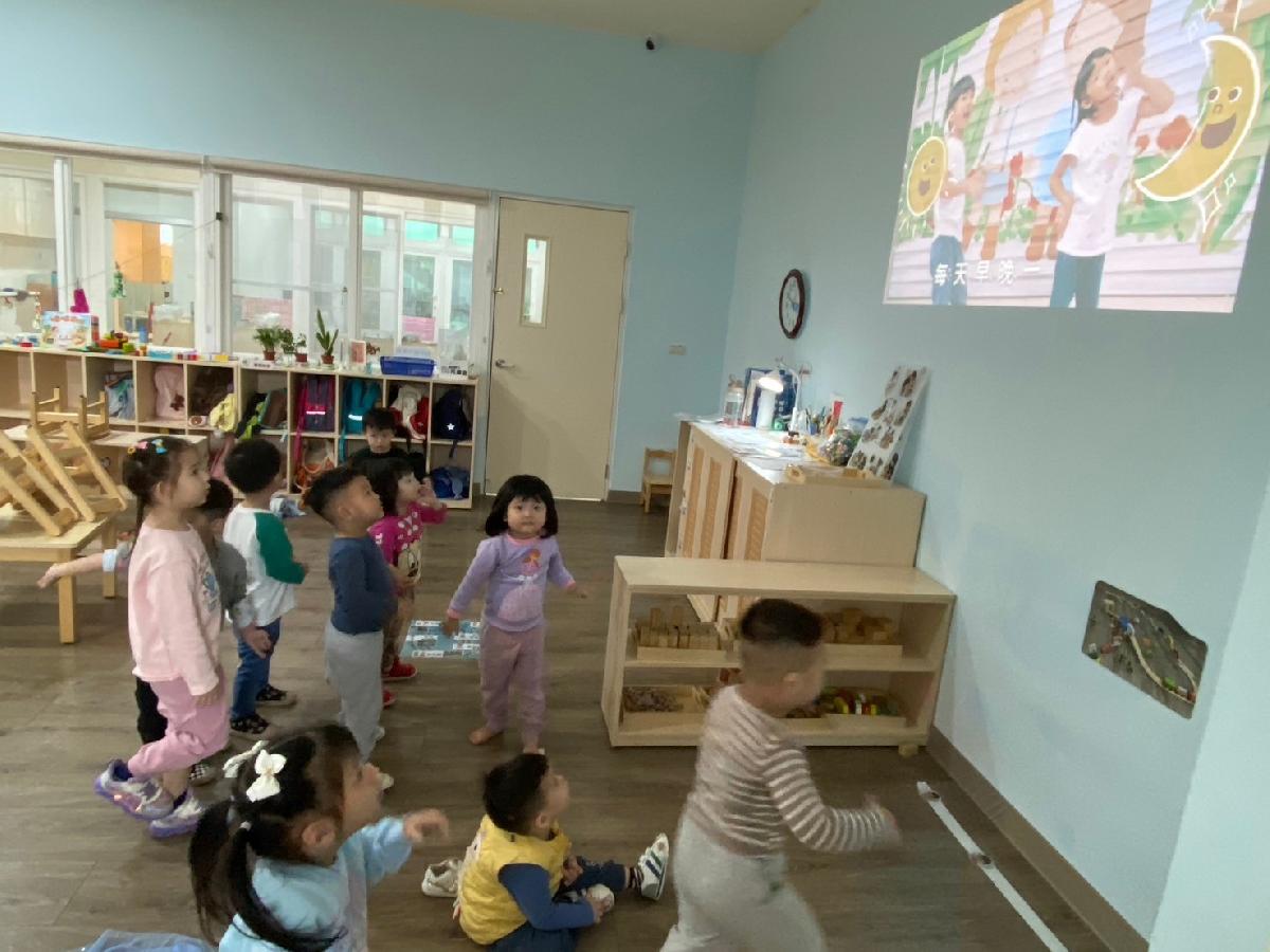 了解健康飲食！跟著健康體操一起動一動！