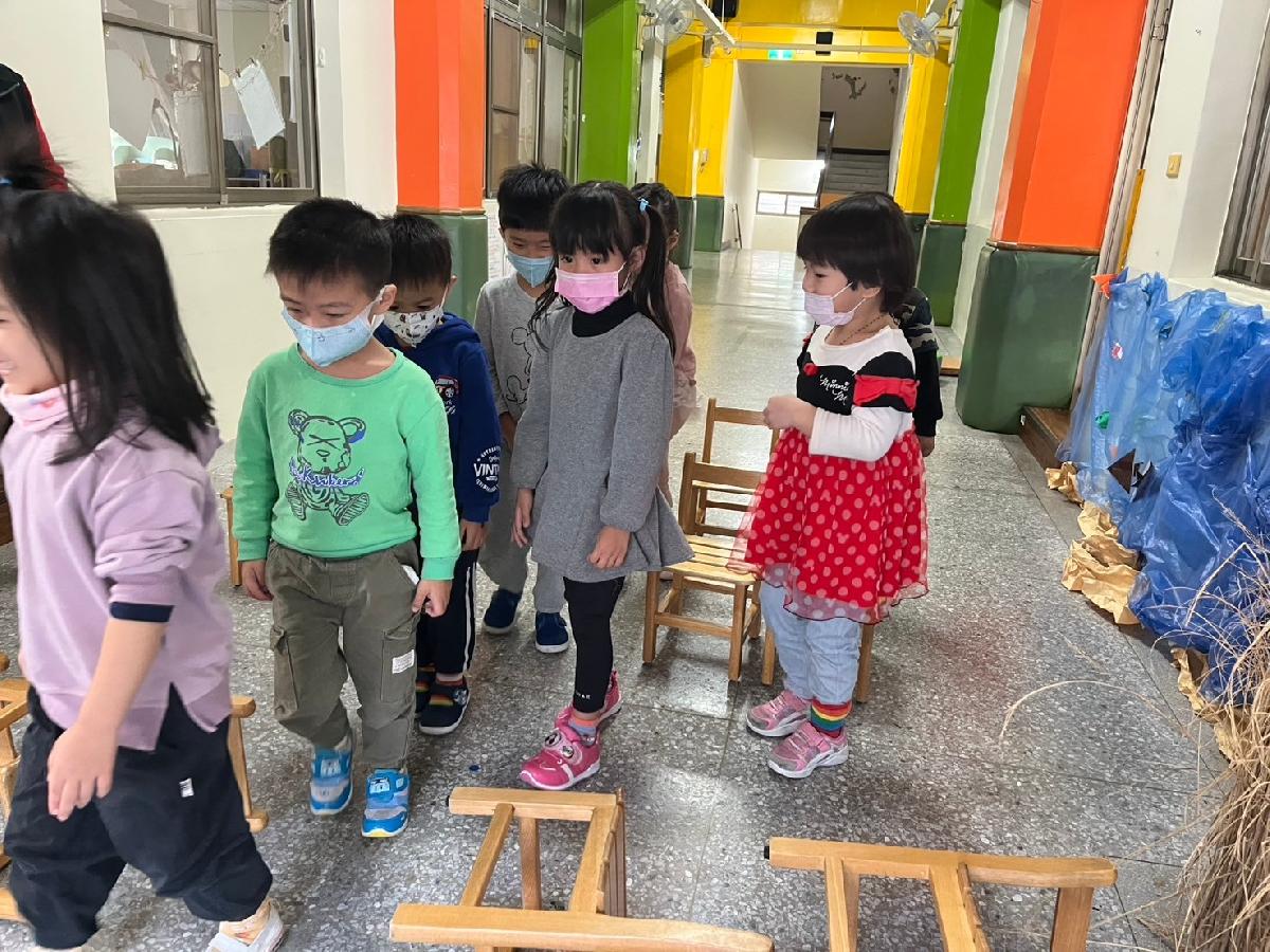 戶外教學行前安全教育宣導-模擬遊覽車逃生演練