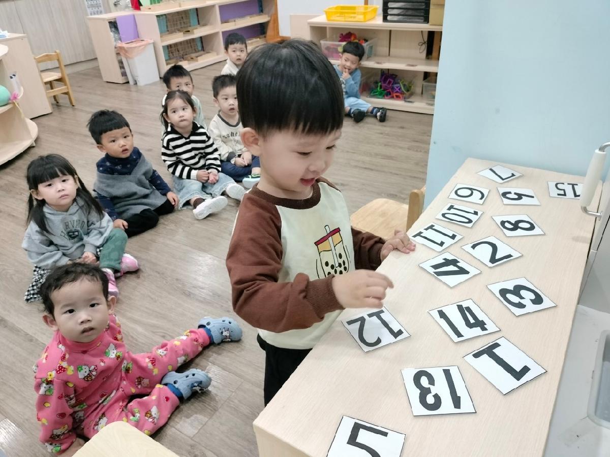 12345數字點點名，寶貝挑戰數學區的點點名數字牌