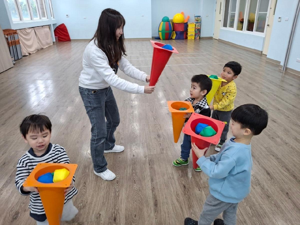 叭哺~叭哺~我們有好吃的冰淇淋喔！