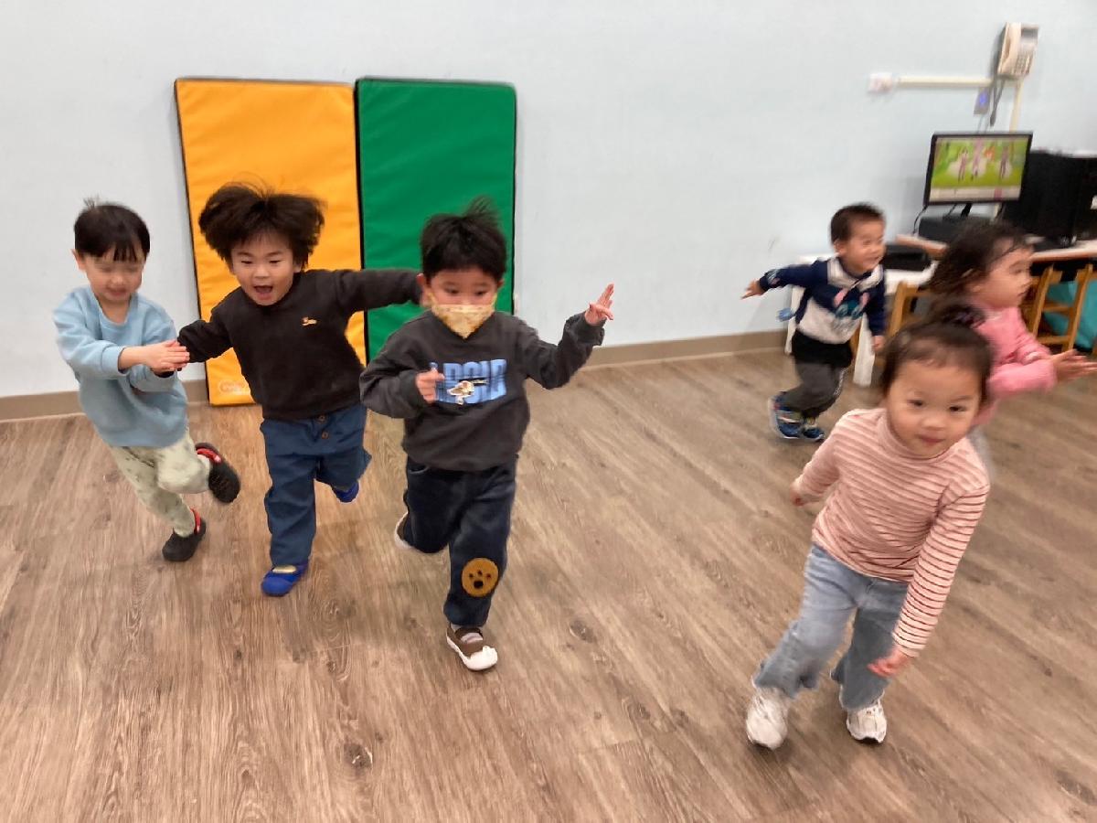 蛇年來了~變成小蛇來跑步比賽！