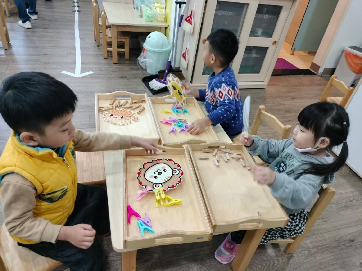 我會夾夾子，打開夾子的嘴巴ㄤ恩ㄤ恩