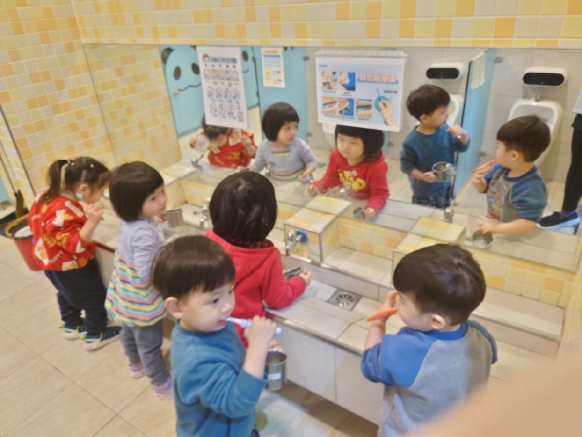 潔牙宣導3-一起來練習刷牙