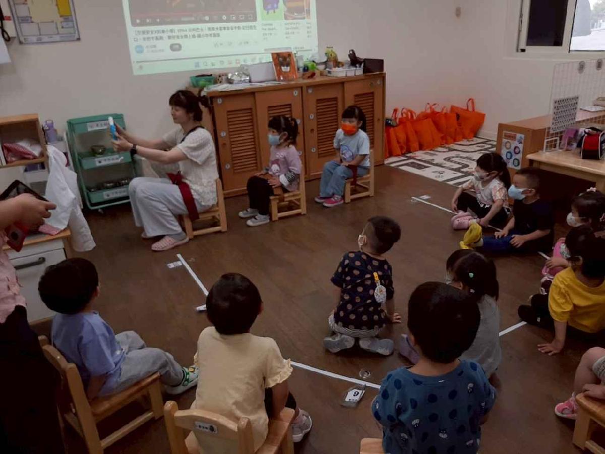 113-2東勢分班 遊覽車安全逃生宣導 113-2東勢分班 遊覽車安全逃生宣導