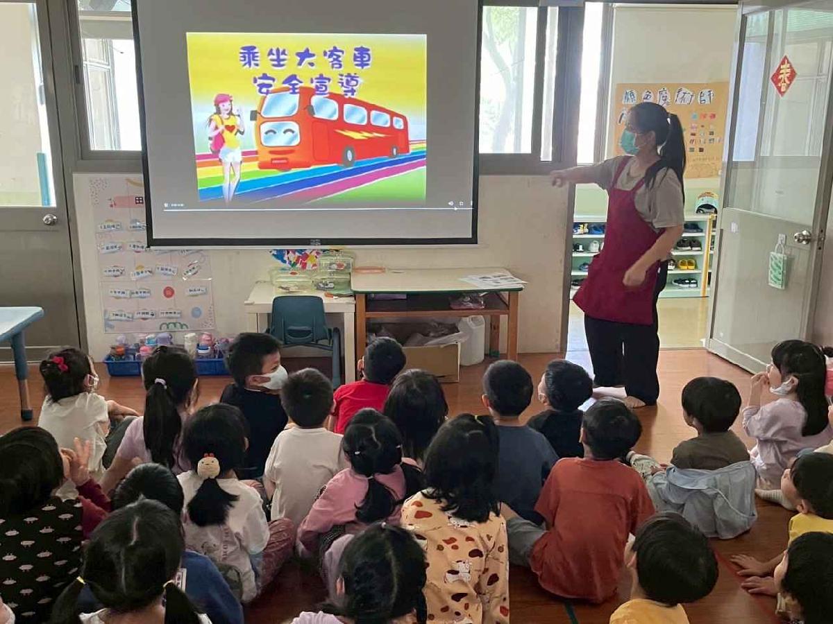 113-2平鎮分班 遊覽車安全逃生宣導 113-2平鎮分班 遊覽車安全逃生宣導